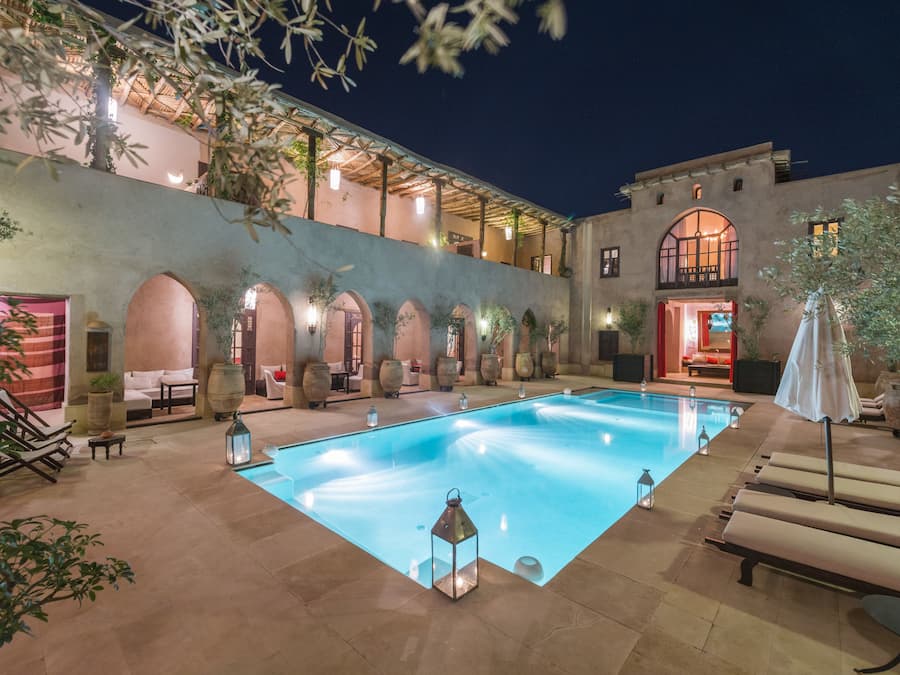 Outdoor pool, pool umbrellas, sun loungers