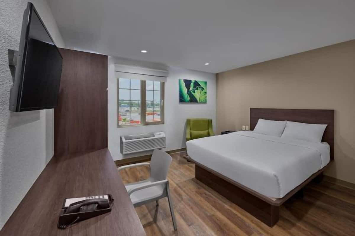 Desk, blackout curtains, bed sheets