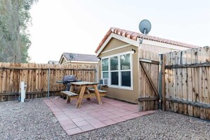 Stuga Deluxe - 1 sovrum - kök | Terrass/Patio