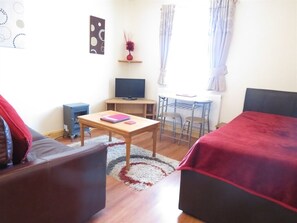 Standard Apartment, Ensuite (Ground Floor) | Living area - The Wyche Inn (Malvern)