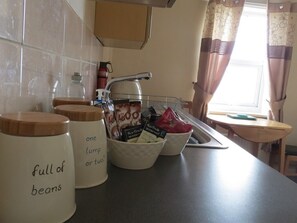 Departamento superior, baño en la habitación (First Floor) | Cocina privada