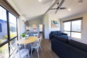 Deluxe Cabin | Private kitchen - Discovery Parks - West Beach Parks (West Beach)