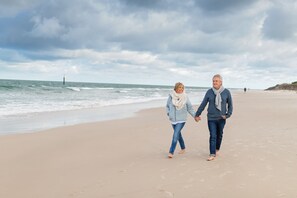 Beach nearby, white sand - Discovery Parks - West Beach Parks (West Beach)