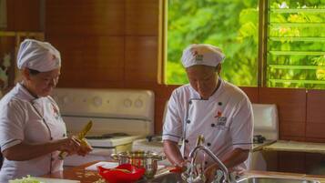 Breakfast, lunch and dinner served