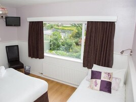 Cribs/infant beds, free WiFi