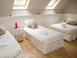 Cribs/infant beds, free WiFi