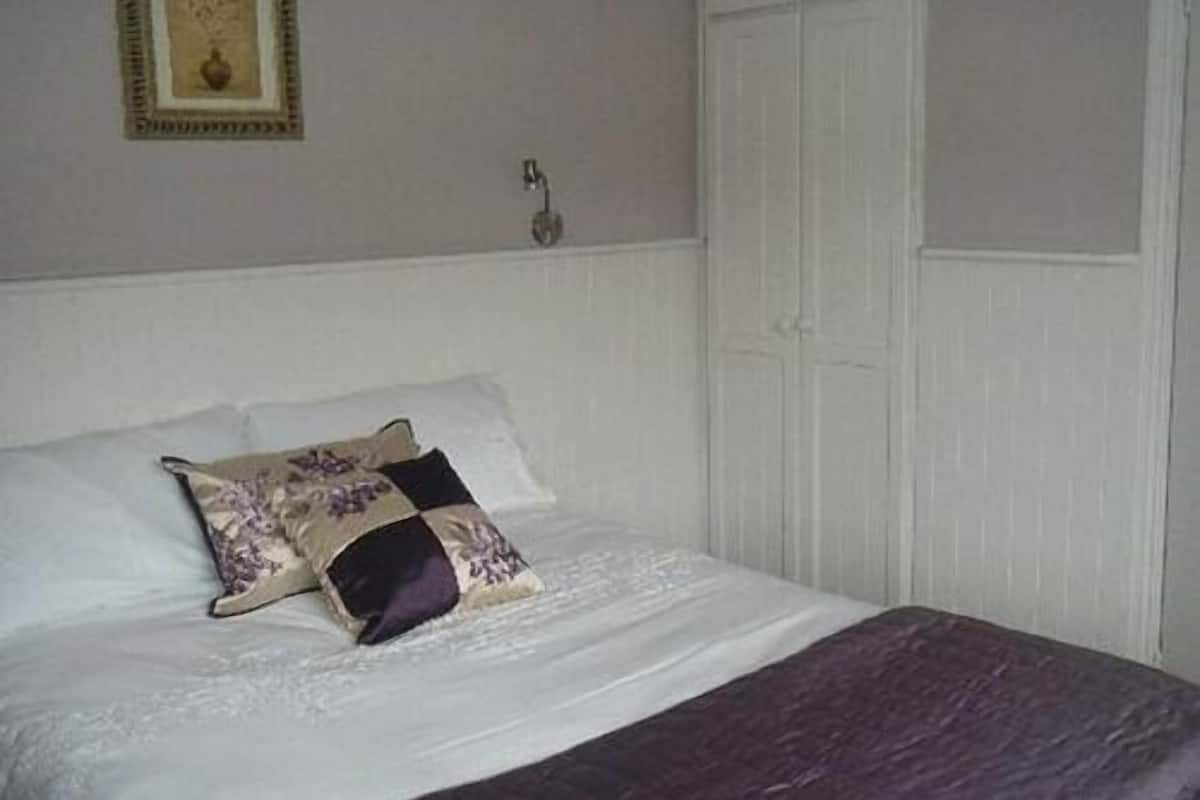 Standard Double Room, Private Bathroom | Cots/infant beds, free WiFi