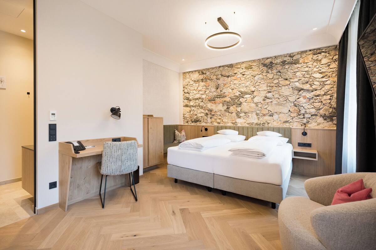 traditional triple room | 1 bedroom, in-room safe, free wifi, bed sheets