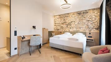 Traditional Triple Room | 1 bedroom, in-room safe, free WiFi, bed sheets
