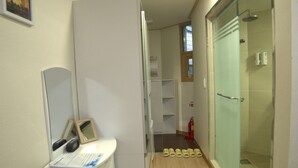 Triple Room | Desk, blackout drapes, rollaway beds (surcharge), WiFi (free) - Cozybox Guesthouse (Seoul)