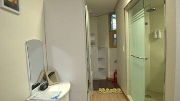 Triple Room | Desk, blackout drapes, rollaway beds, free WiFi