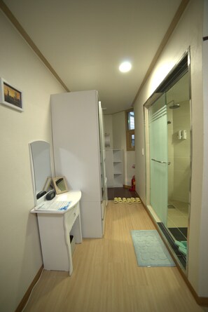 Triple Room - Cozybox Guesthouse (Seoul)