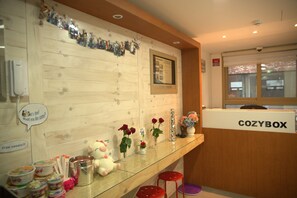 Porch - Cozybox Guesthouse (Seoul)