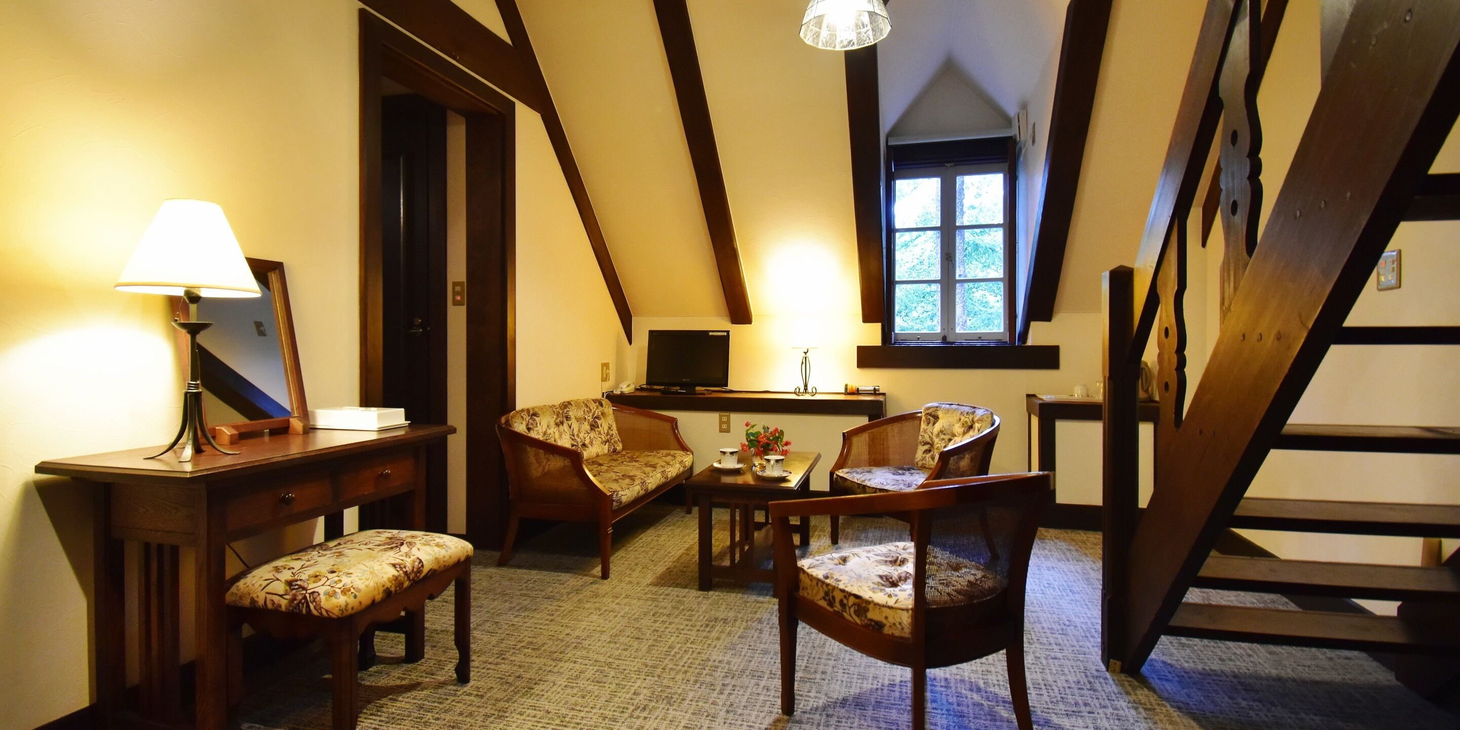 [west] maisonette triple room, non smoking | down duvets, minibar, desk, iron/ironing board