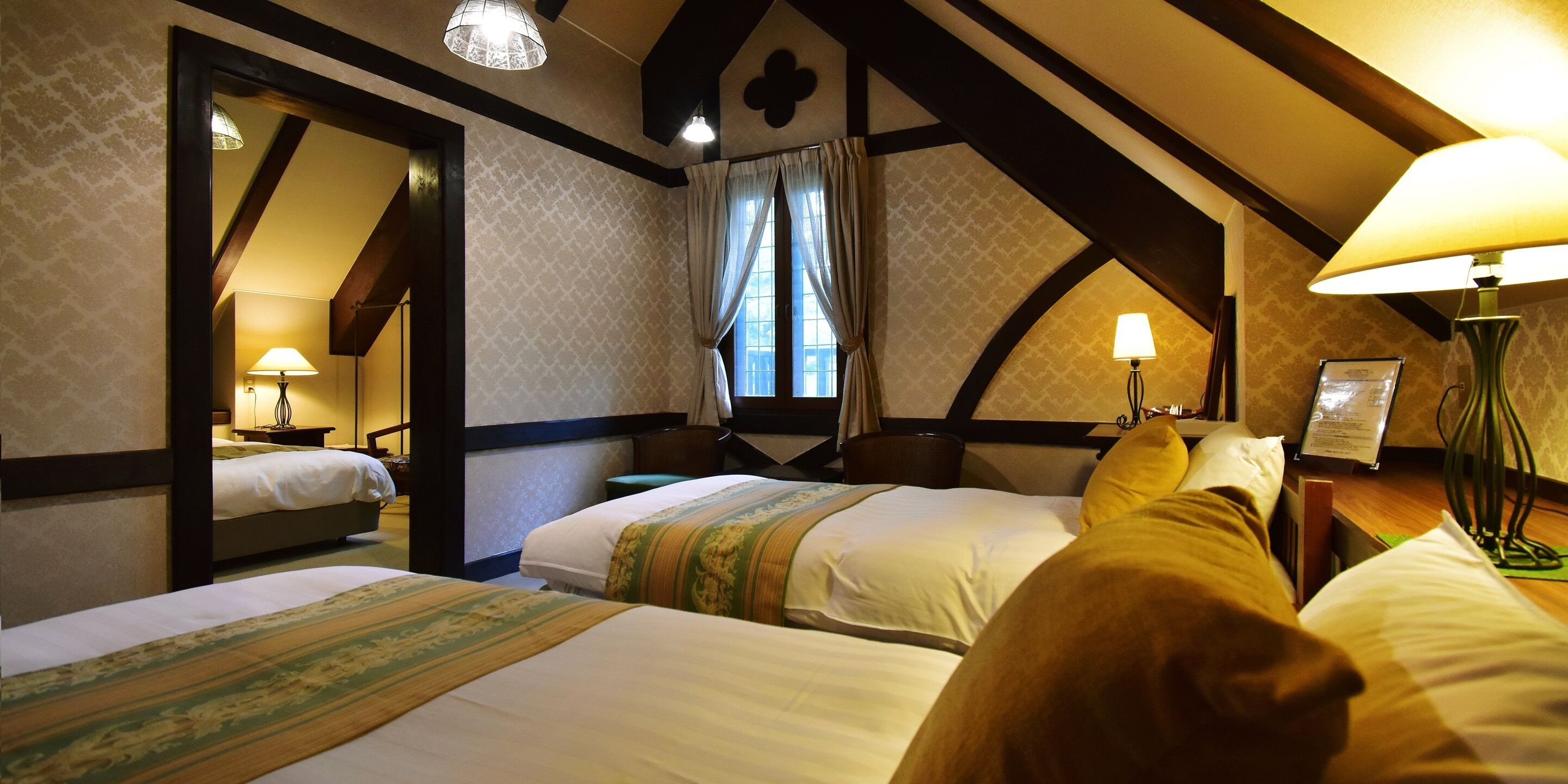 [west] 4 bed rooms, non smoking | down duvets, minibar, desk, iron/ironing board