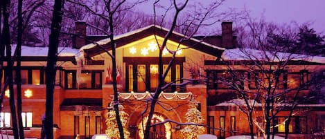 Façade de lâhĂ©bergement - soirĂ©e/nuit