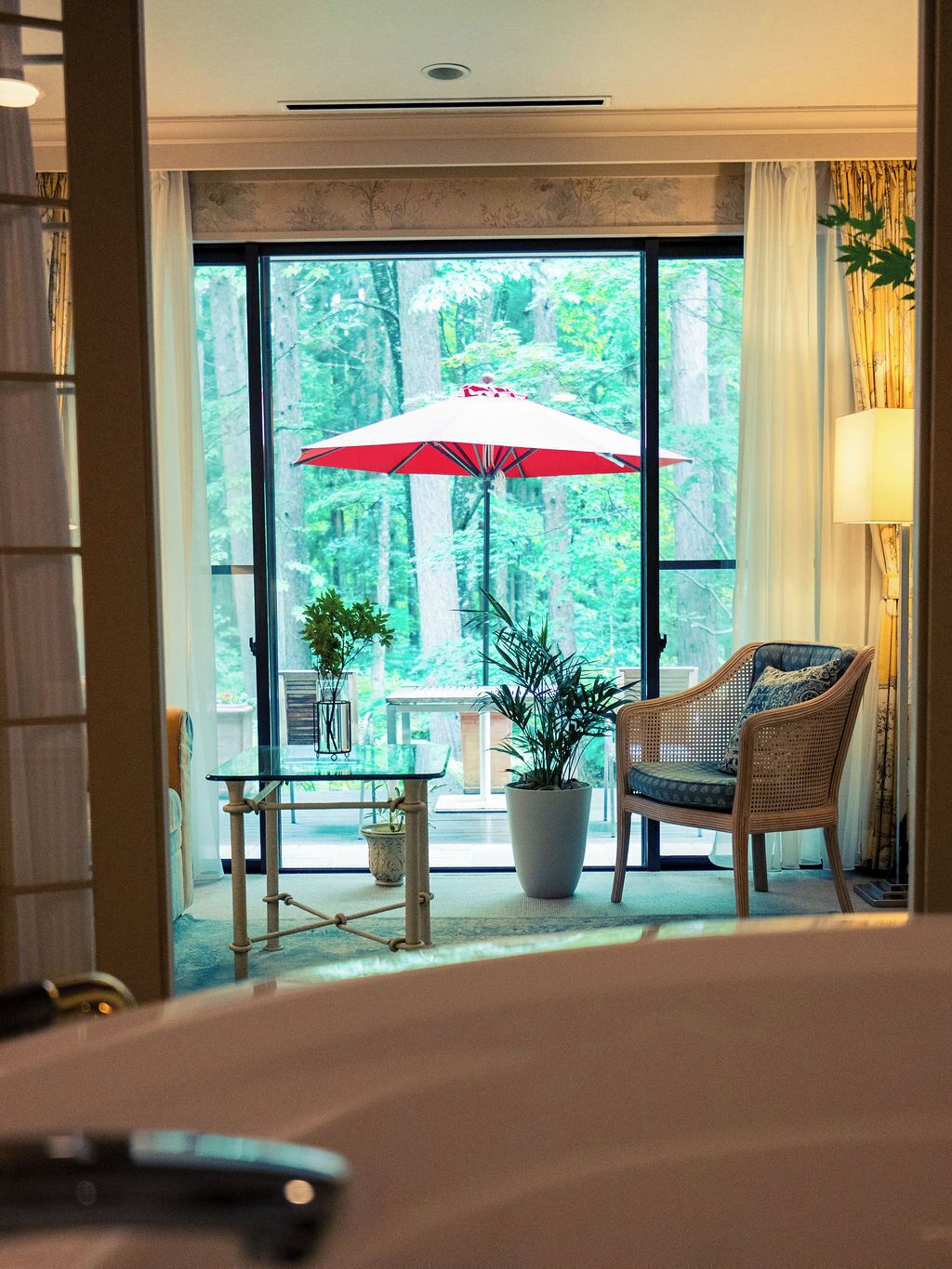 Deluxe-Zweibettzimmer (East, with Jacuzzi) | Daunenbettdecken, Minibar, Schreibtisch, Bügeleisen/Bügelbrett