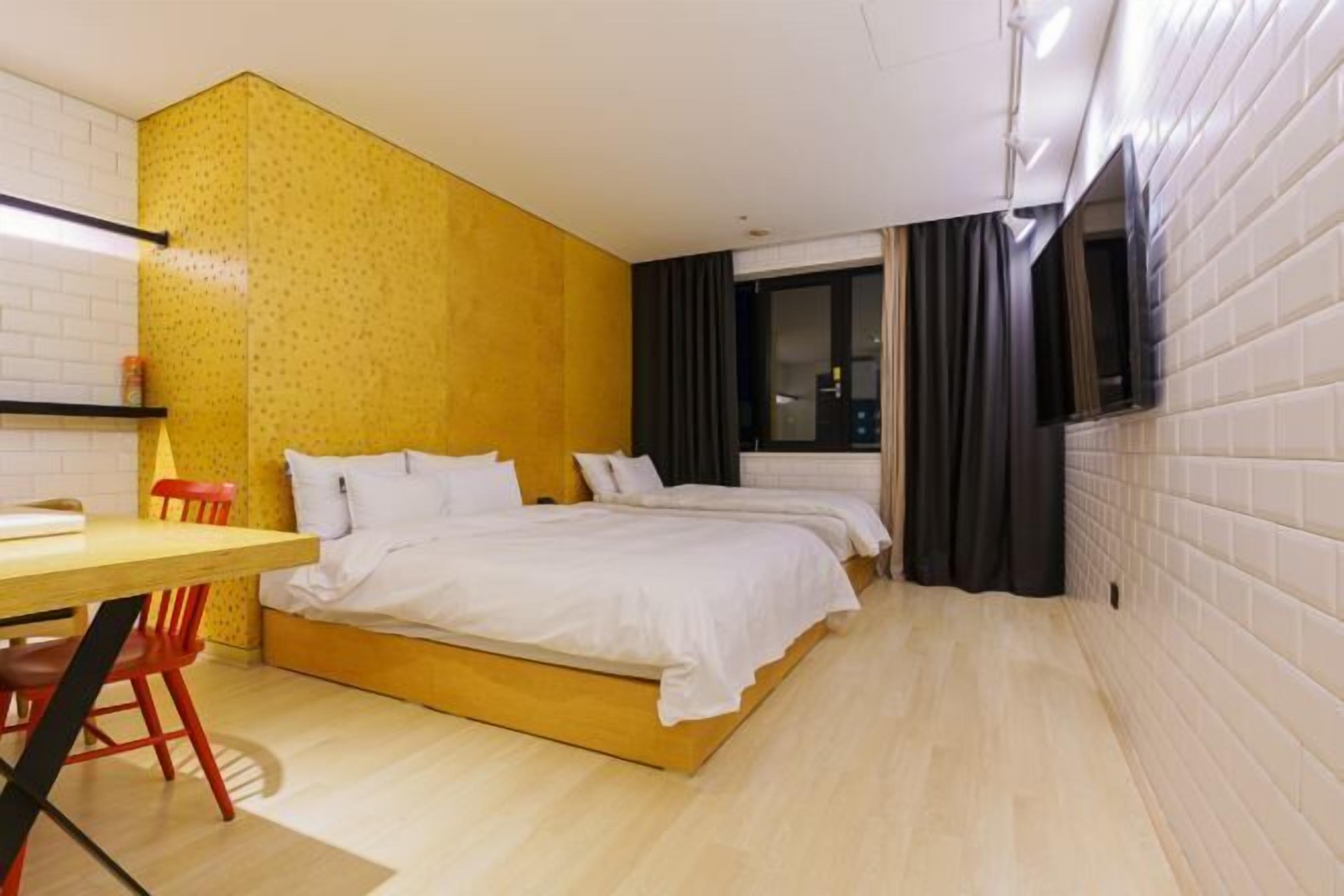 Individually decorated, individually furnished, desk, soundproofing