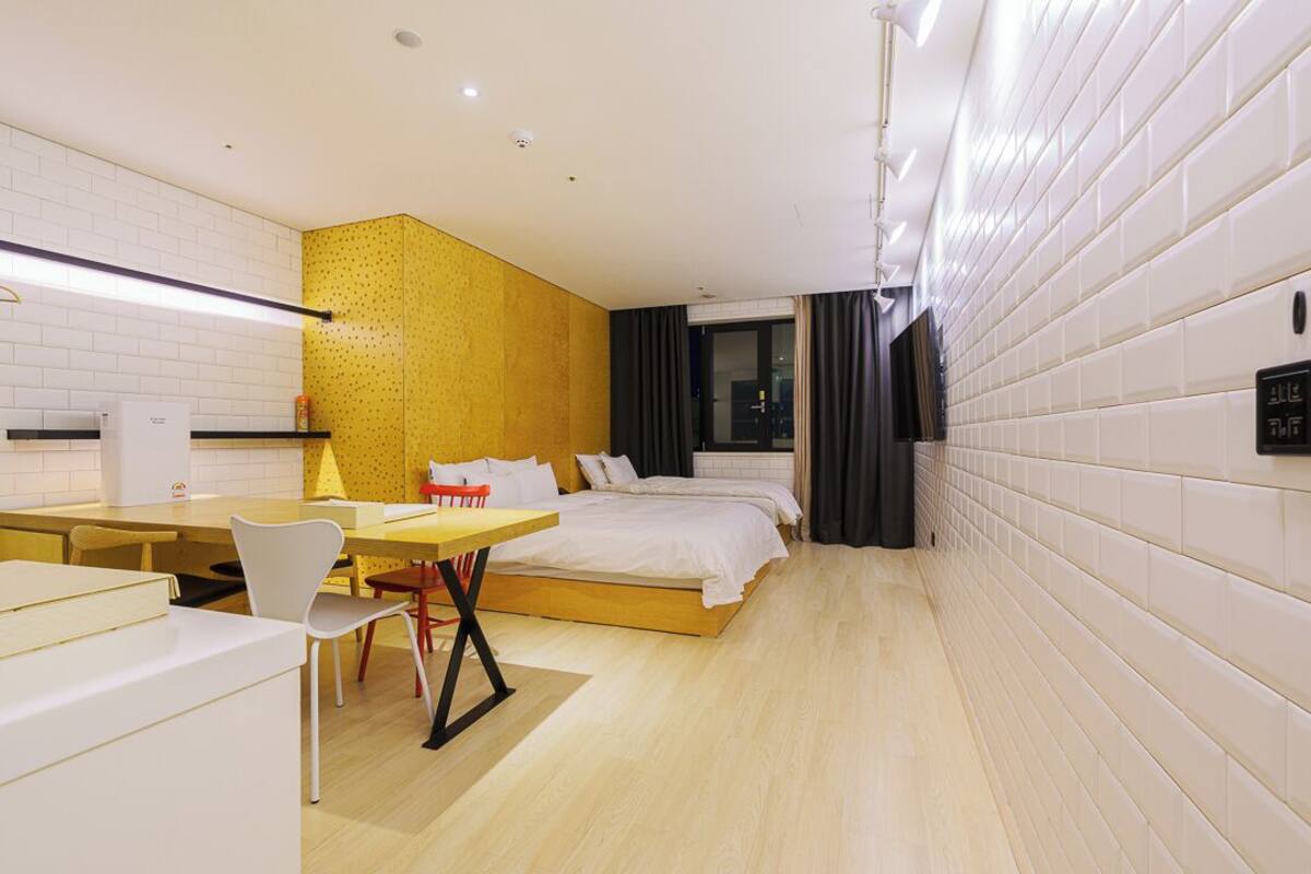 Kamar Twin Deluks | Meja kerja, kedap suara, Wi-Fi gratis, dan didekorasi berbeda-beda