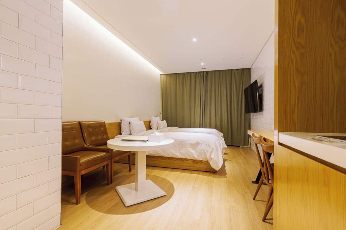 Individually decorated, individually furnished, desk, soundproofing