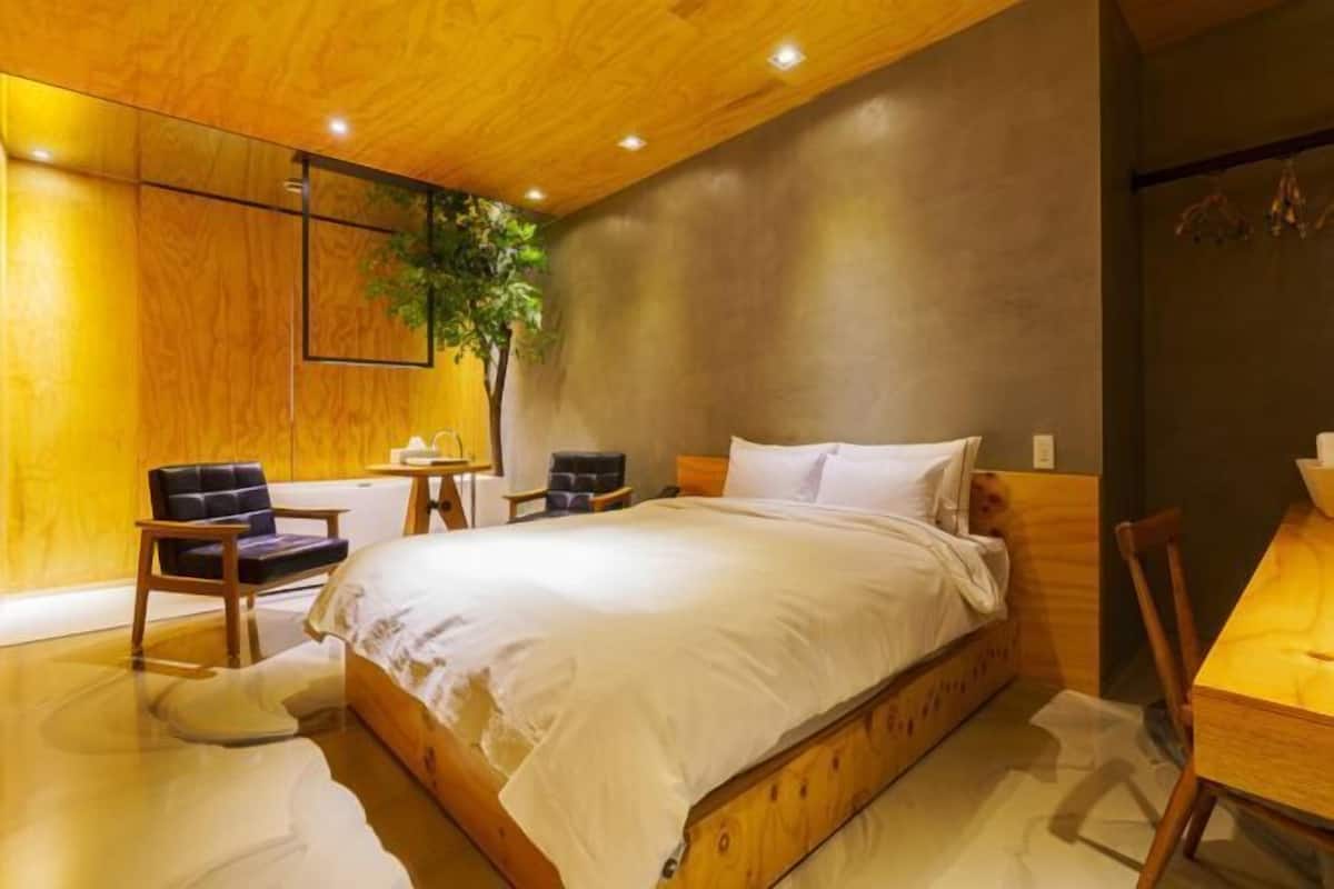 1 bilik tidur, dihias secara berasingan