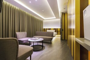 Suite Double | Individuelt dekorert, individuelt innredet, skrivebord og lydisolert