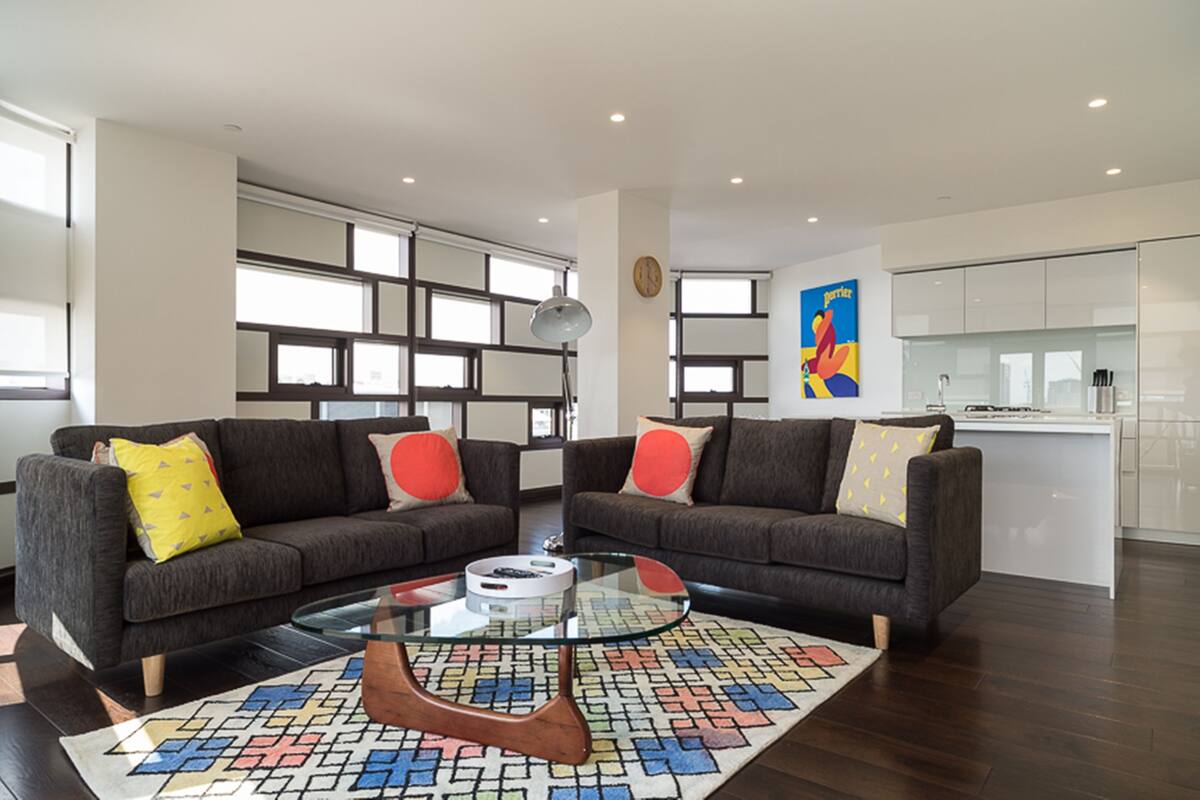 Cobertura, 3 quartos (Three Bedroom Penthouse) | Escrivaninha, ferros/tábuas de passar roupa