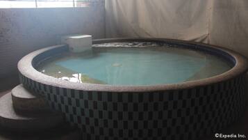 Indoor spa tub