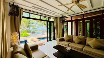 Villa, 4 Bedrooms | Living area