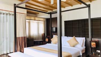 Villa, 5 Bedrooms | 5 bedrooms, in-room safe, desk, blackout curtains