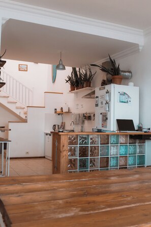 Klassieke tweepersoonskamer, voor 1 persoon | Gemeenschappelijke keuken | Een koelkast, een microgolfoven