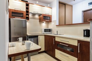 Apartment, 2 Bedrooms (Monte) | Private kitchenette | Fridge, microwave, stovetop, coffee/tea maker - Tatrytop Apartamenty Pod Lipkami (Zakopane)