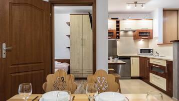 Apartamento, 2 quartos (Monte) | Individualmente mobiliados, ferros/tábuas de passar roupa