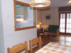 Apartment, 2 Bedrooms | Living area