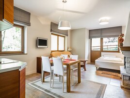 Apartamento (Skocznia 1 ground floor) | Cozinha privada | Geladeira, cooktop, lava-louças, chaleira elétrica