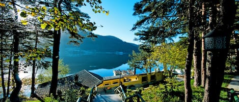 A staircase leading to a building with a view of a lake and mountains.