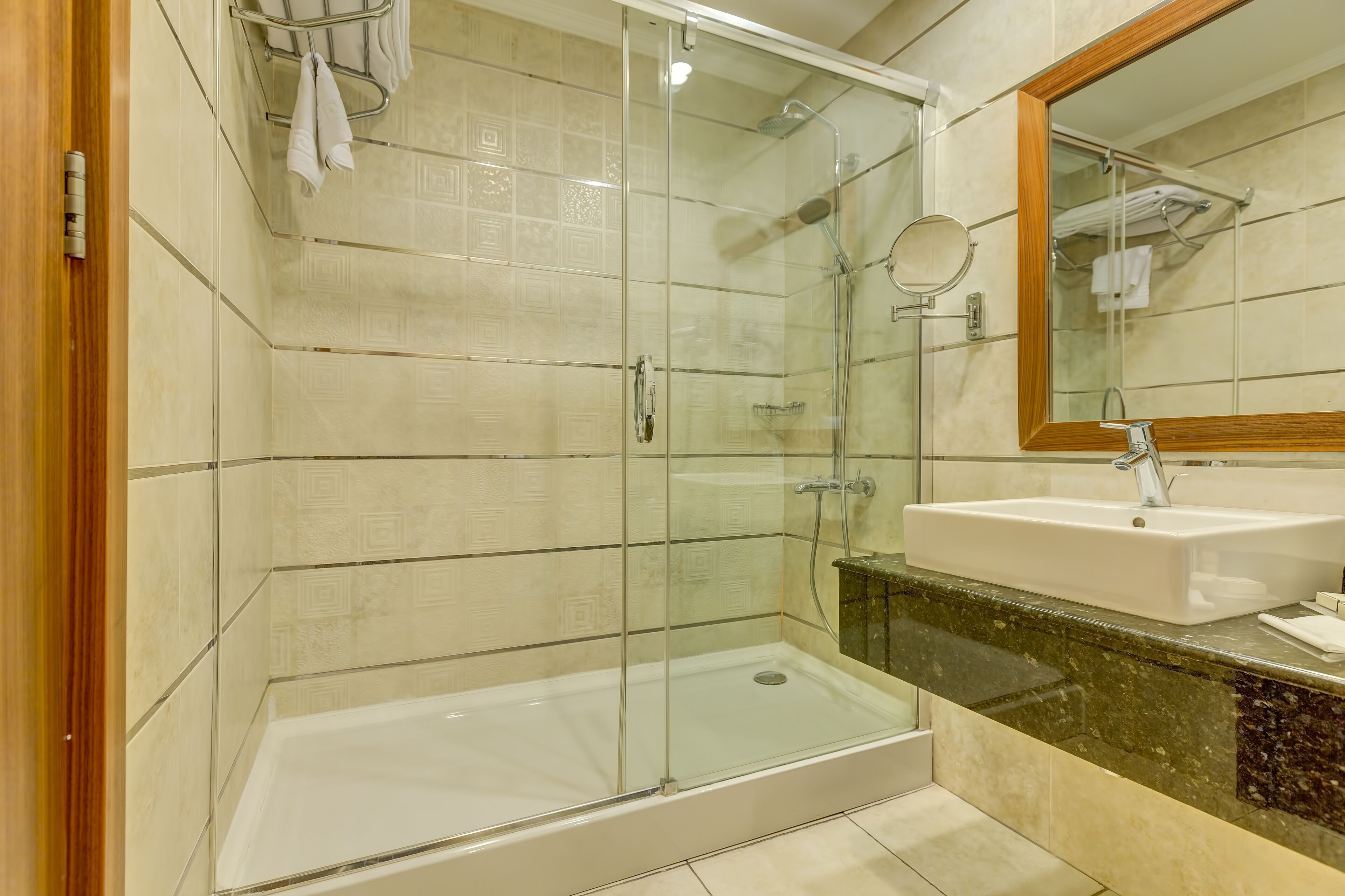 Baño | Regadera, secadora de cabello, toallas, jabón 