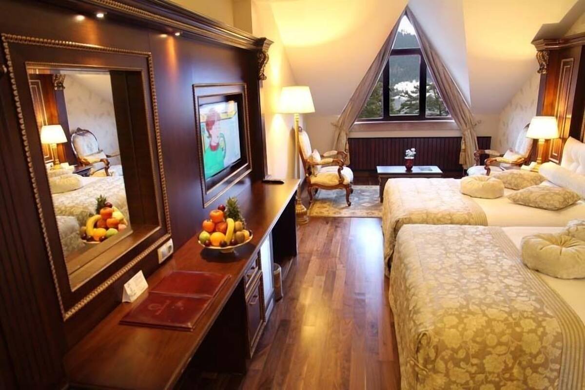 king room | 1 bedroom, minibar, in-room safe, free wifi