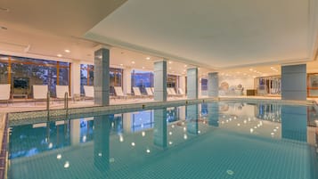 Indoor pool, sun loungers