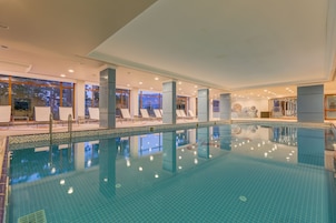 Indoor pool, sun loungers