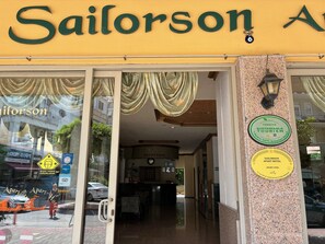 The entrance of the Sailorson Apart Hotel with a reception area visible inside. - Sailorson Apart Hotel (Alanya)