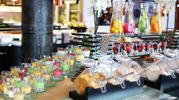 Esmorzar diari d'estil bufet gratuït