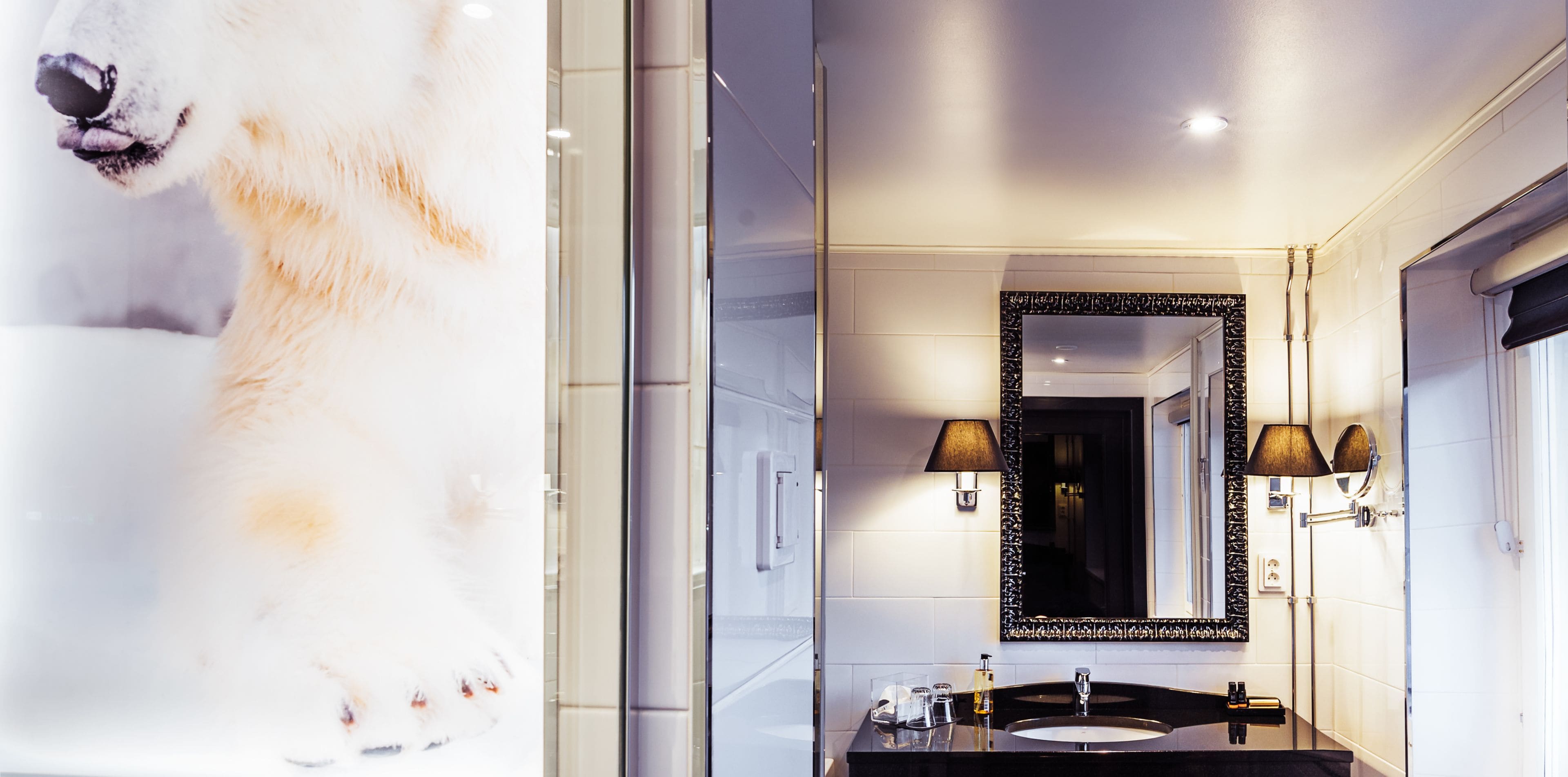 suite | bathroom sink