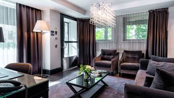 Polar room, street view | View from room