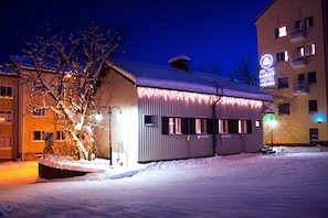 Christmas Cabin | NÀkymÀ kaupungille