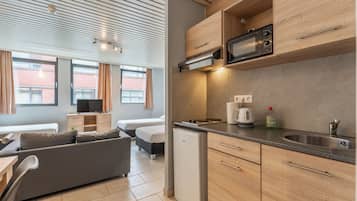 Family Room (4 People) | 1 bedroom, desk, blackout curtains, iron/ironing board