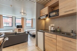 Familienzimmer (4 People) | Schreibtisch, Verdunkelungsvorhänge, Bügeleisen/Bügelbrett, Babybetten