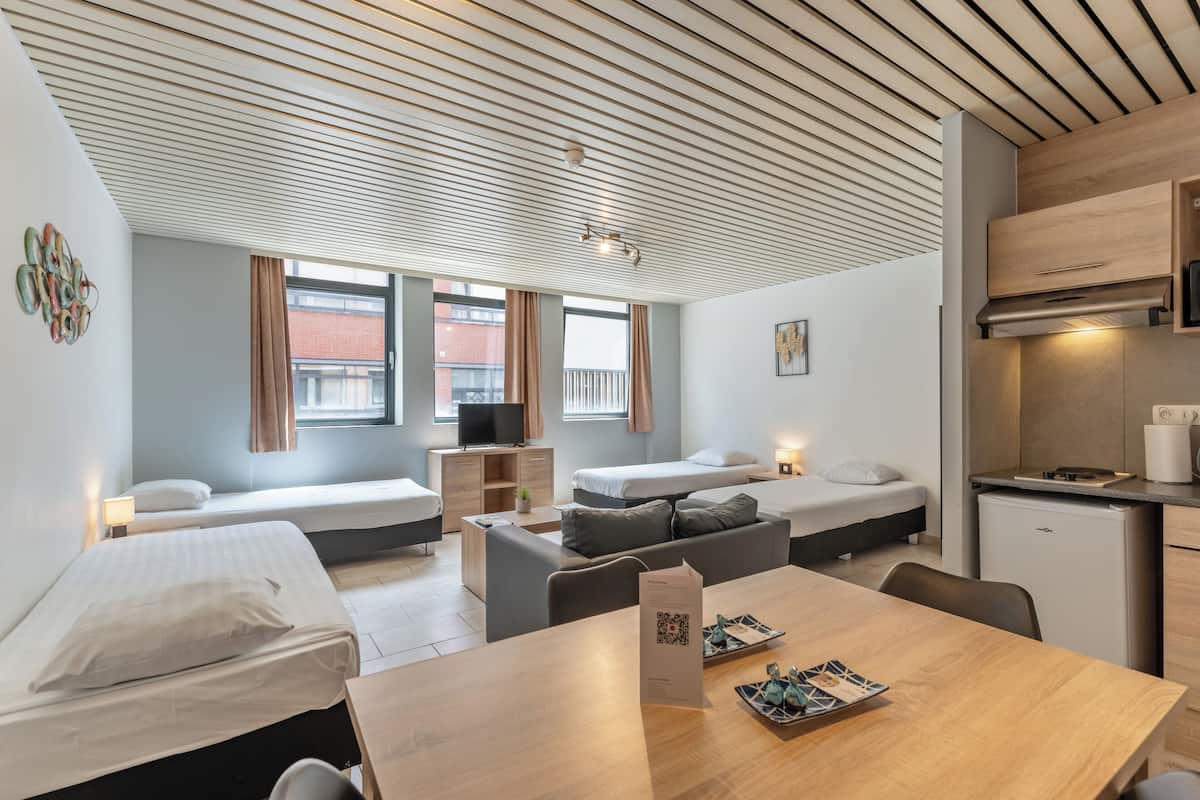 Familiekamer (4 People) | 1 slaapkamer, een bureau, verduisterende gordijnen