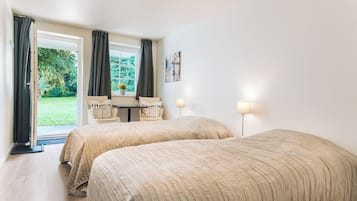 Comfort-Doppel- oder -Zweibettzimmer, Gartenblick | Laptopgeeigneter Arbeitsplatz, Verdunkelungsvorhänge, Zustellbetten