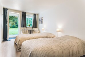 Comfort Double or Twin Room, Garden View | Laptop workspace, blackout curtains, rollaway beds, free WiFi - By The Bridge Bed & Breakfast (Middelfart)
